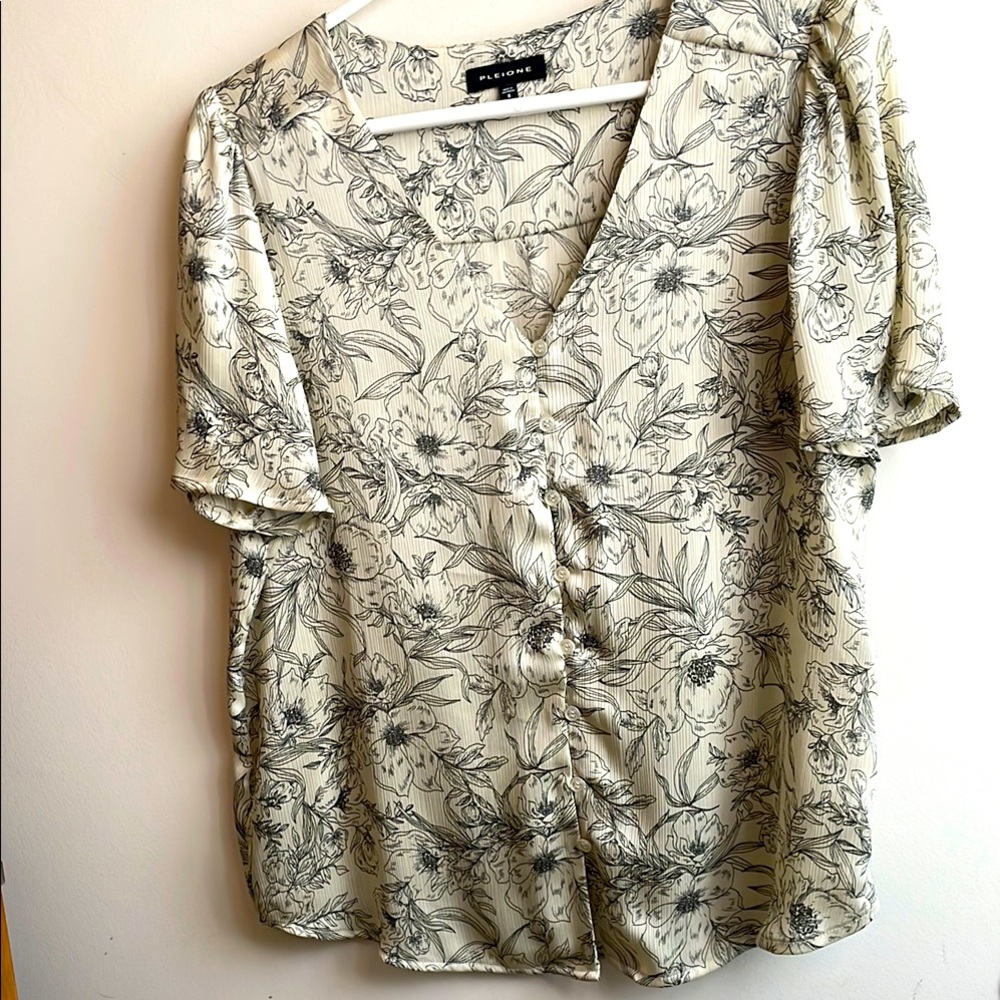 Black and Cream Short-Sleeve Blouse